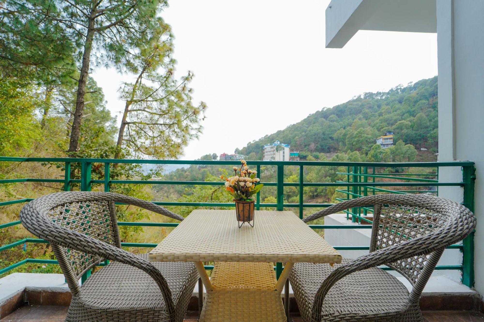 Отель The Kasauli Walk Экстерьер фото